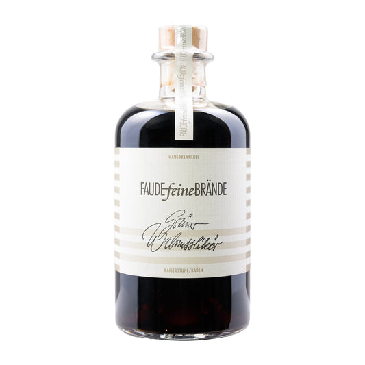 Grüner Walnusslikör von Faude feine Brände