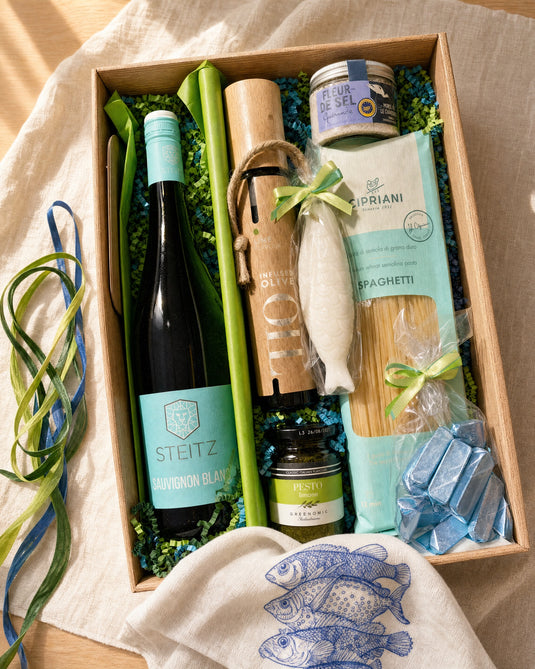 Meeresrauschen – Gourmet Geschenk im Präsentkarton, Geschenkkorb von oben mit allen Produkten