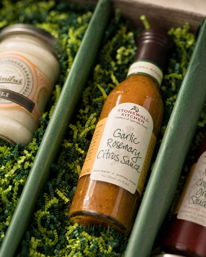 Stonewall Kitchen Garlic Rosemary Citrus Sauce im Geschenkkorb BBQ Deluxe