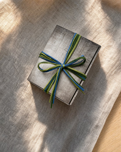 Meeresrauschen – Geschenkkorb verpackt mit Schleife