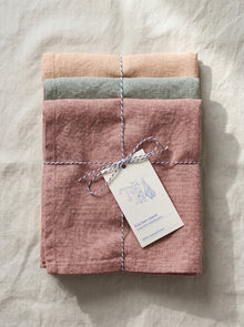 Leinen Geschirrtücher 3er-Set Aquarell – Ashes of Roses, Cafe Creme, Green Milieu von Linen Tales