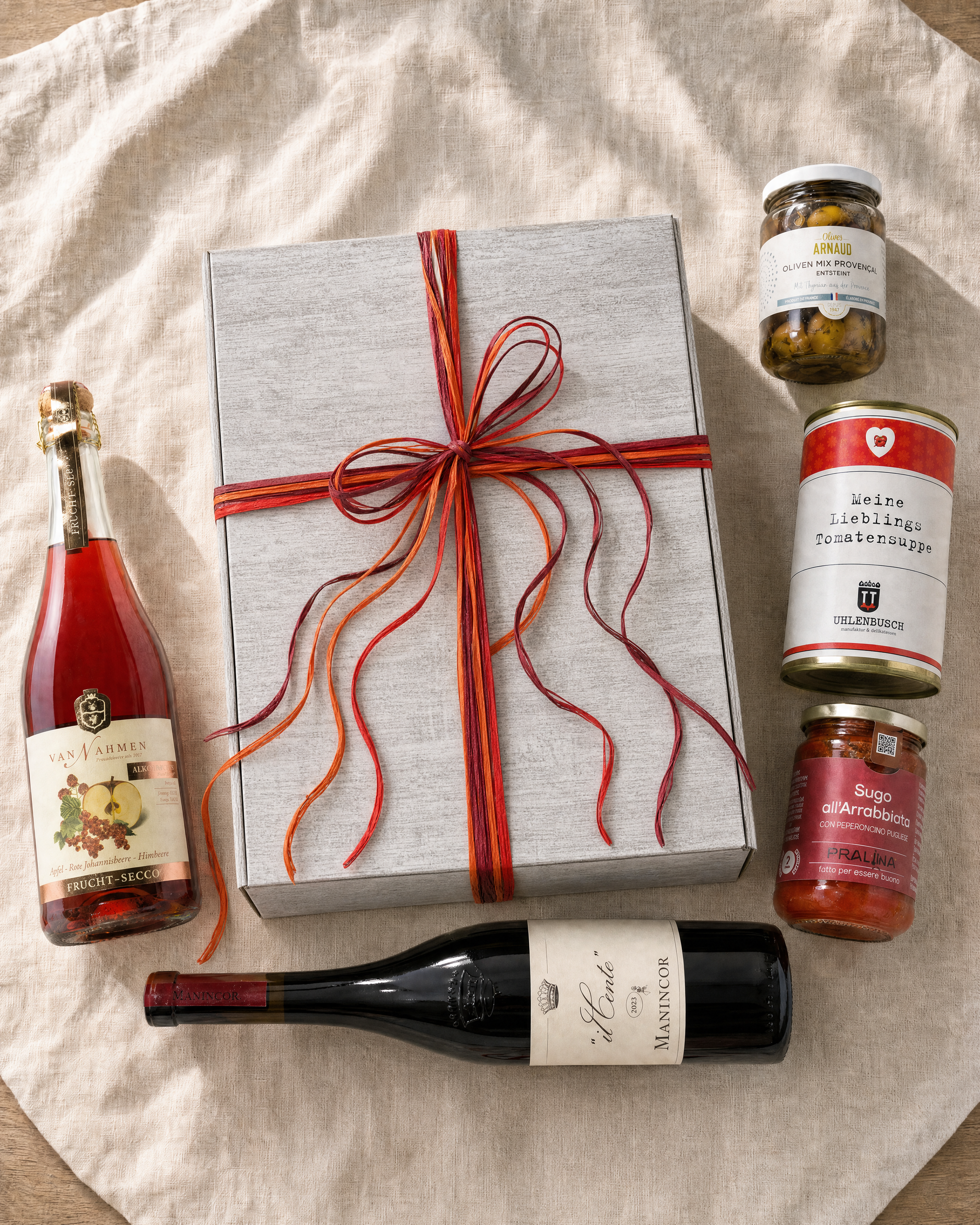 Candle Light Dinner – Geschenk für Zwei – Geschenkkorb verpackt mit Schleife