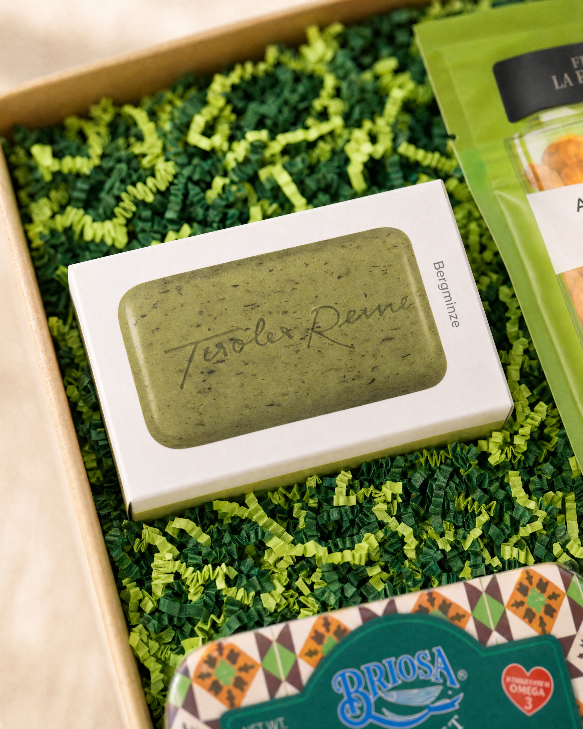 Tiroler Reine Seife Bergminze in der Gourmetbox Wermut & Wegbegleiter