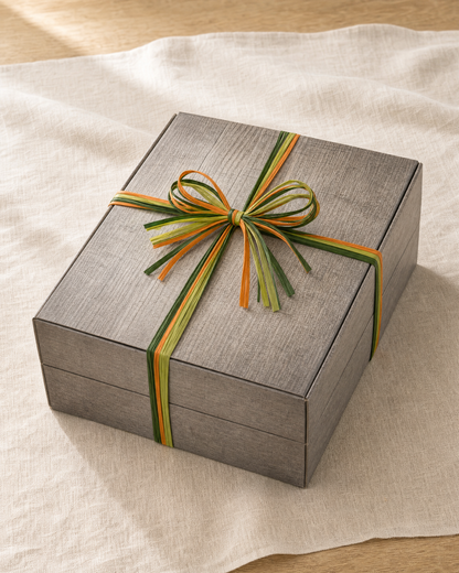 Eine Reise in den Süden – Geschenkkorb verpackt mit Schleife