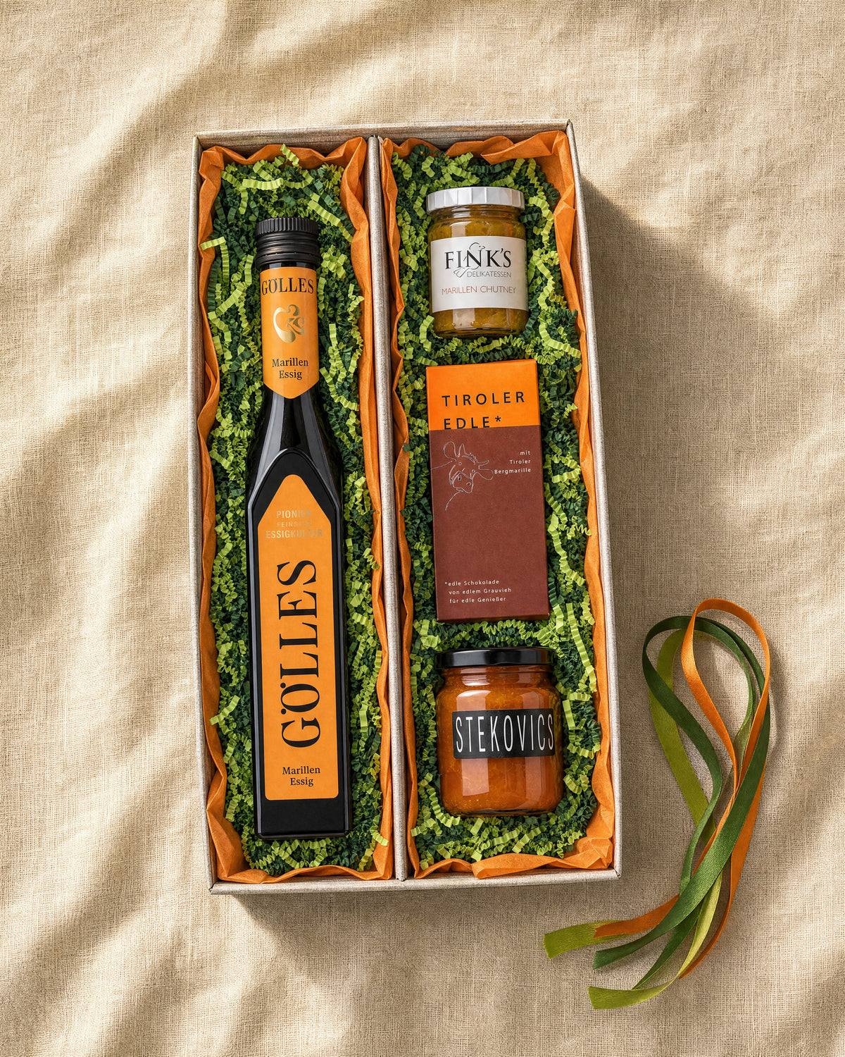 Gourmet Geschenk Marillentraum – Geschenkkorb von oben mit allen Produkten
