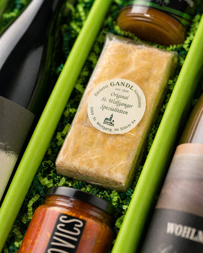Gandl Nuss Schnitte mit Walnuss-Karamell-Füllung im Gourmet Geschenk Spezereien