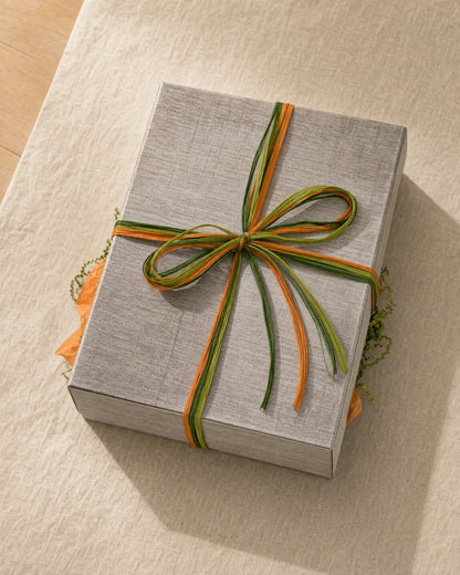 Limoncello Geschenk – Geschenkkarton verpackt mit handgebundener Schleife